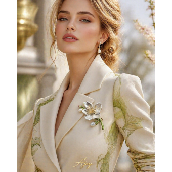 Broșă Cherry Petal Dream