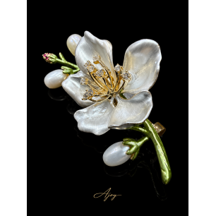 Broșă Cherry Petal Dream